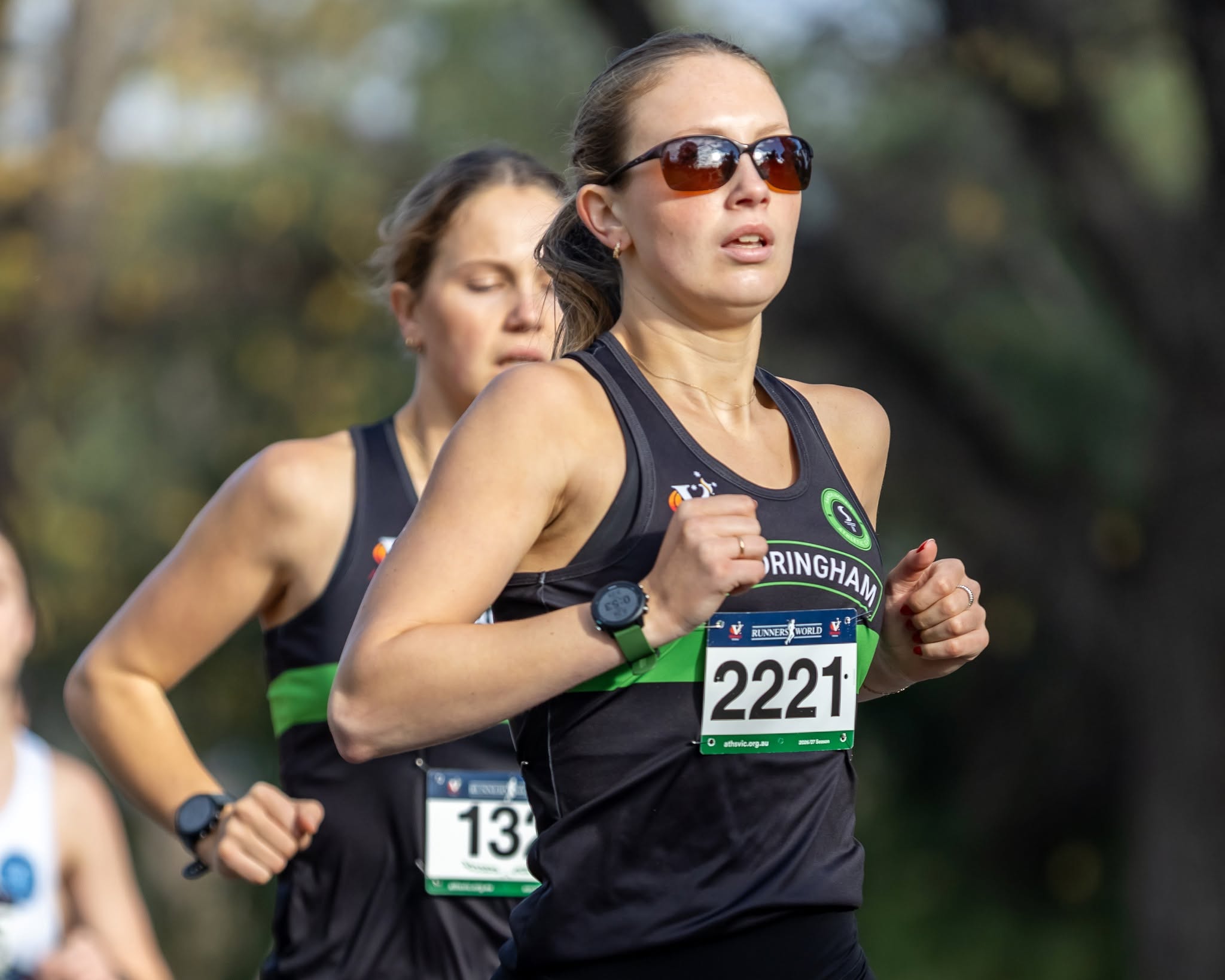 Sandy women racing in a pack in the Female Open 10km at Lakeside